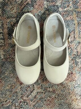 L'Amour Girls “Rebecca” White Mary Jane Dress Shoes